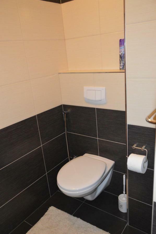 Apartmanovy *